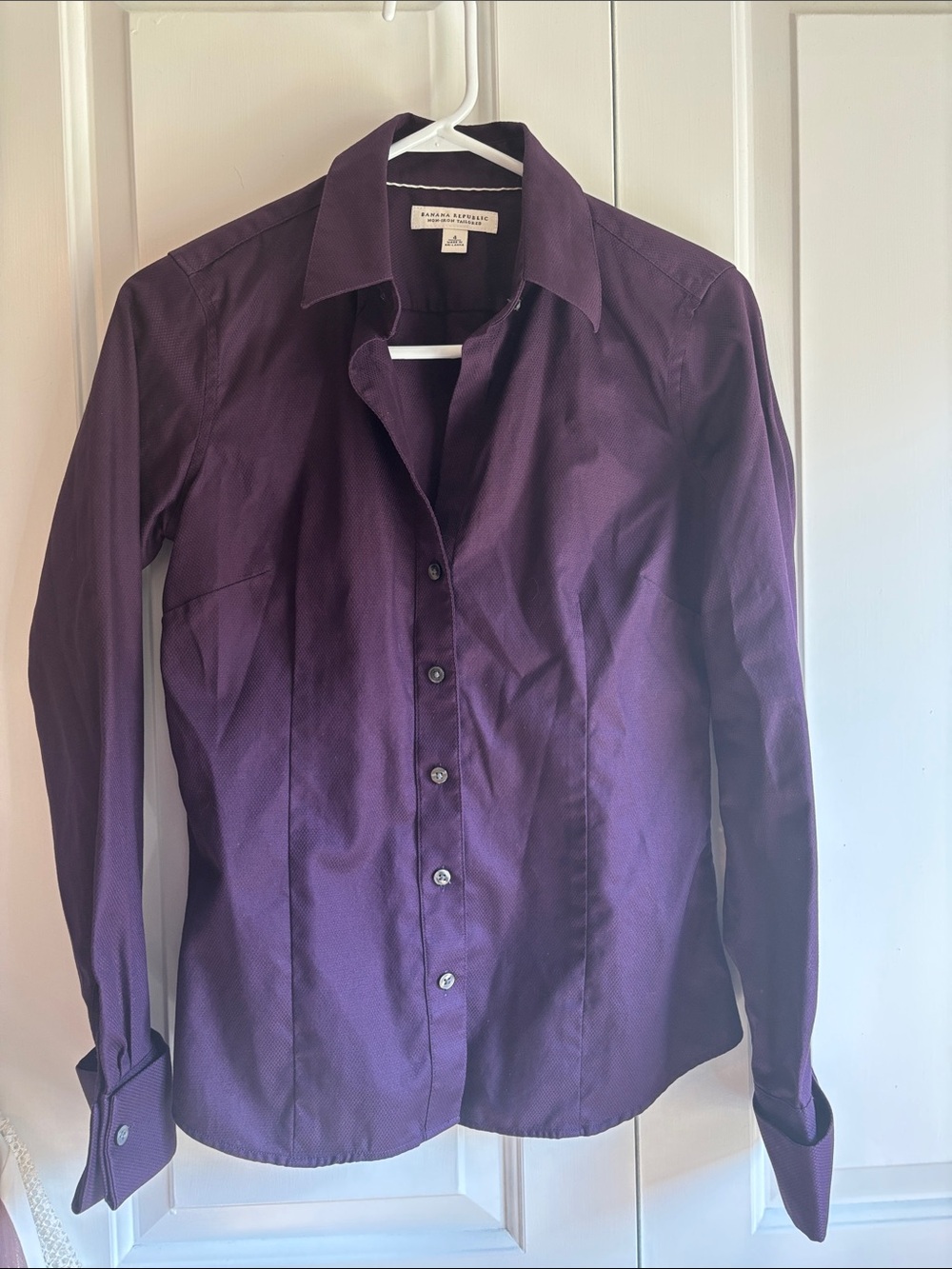 Banana Republic Women’s size 4 Purple Dress Shirt - Tailored Button-Front